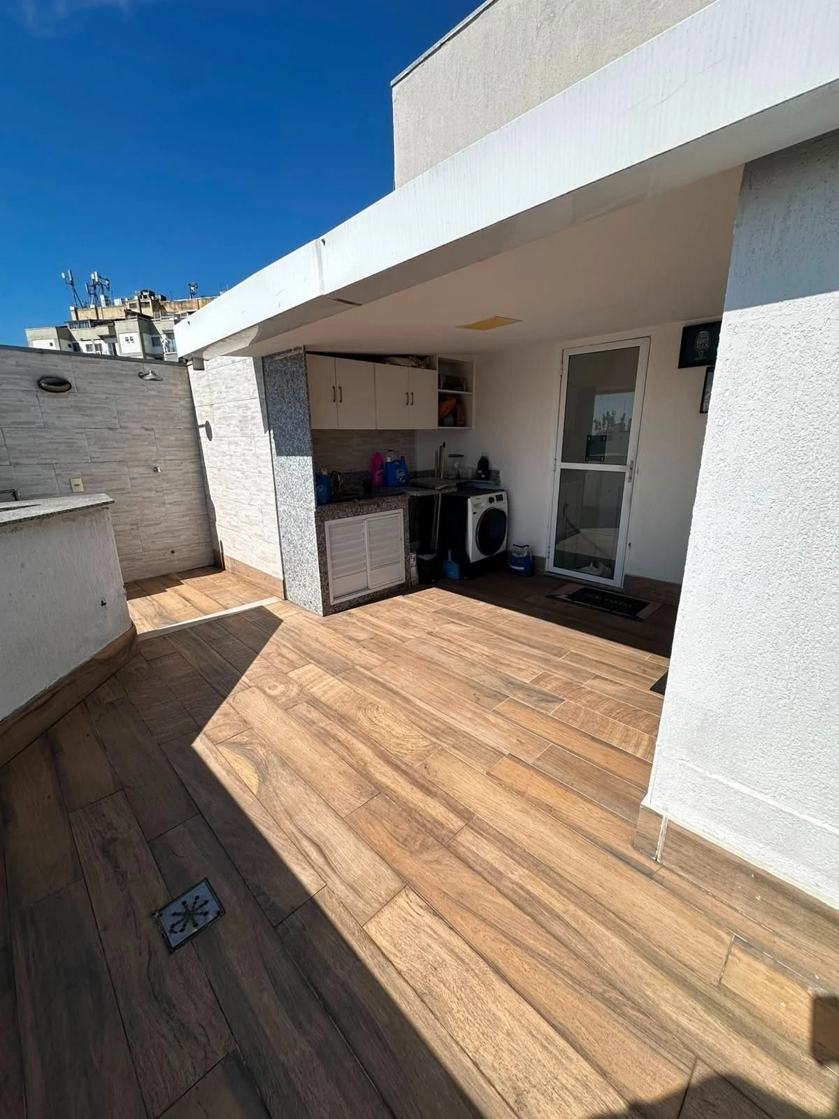 Furnished apartment, 106 m², with a glass-enclosed balcony — photo 29