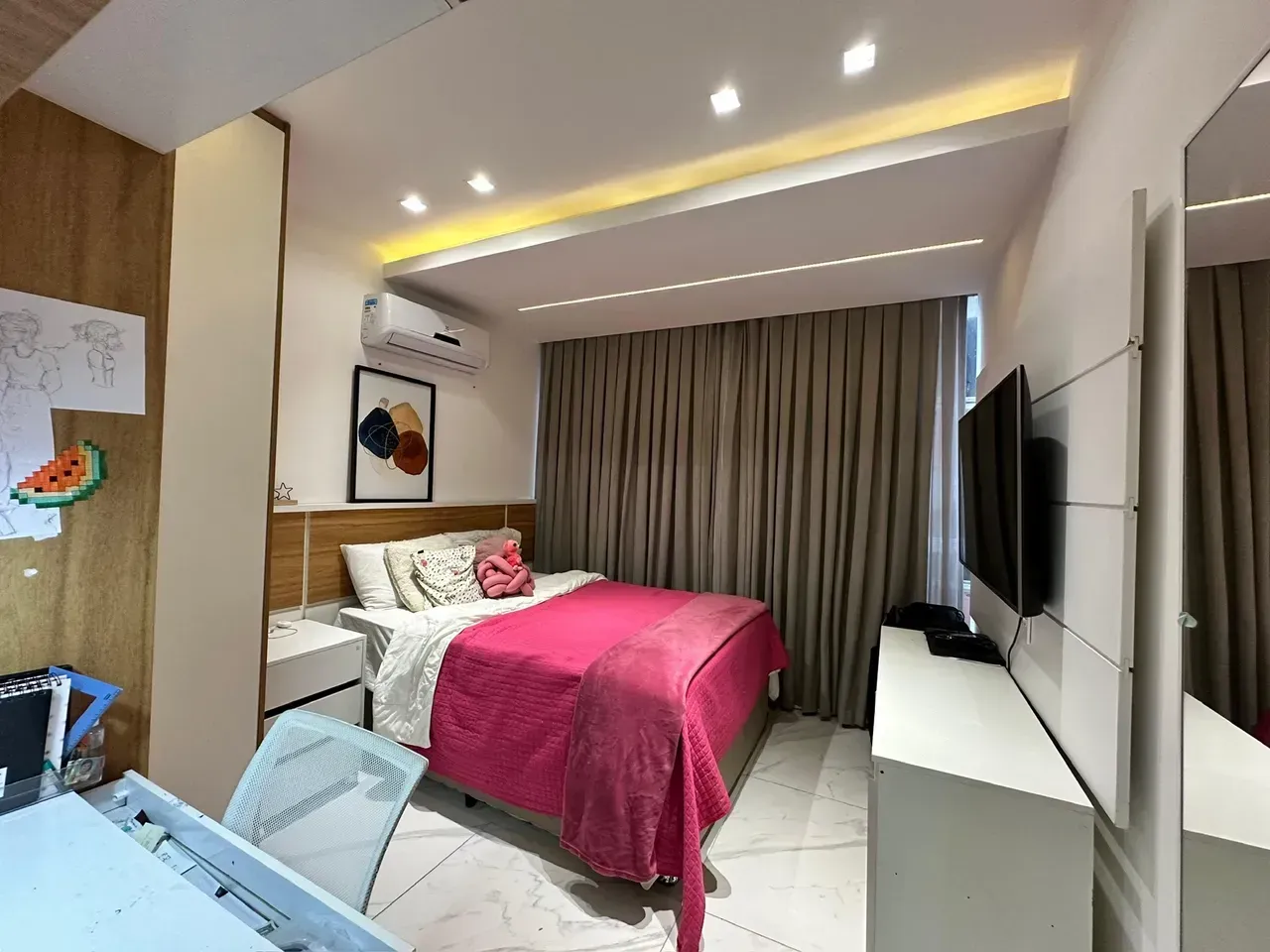 Furnished 250 m² apartment with 4 bedrooms and 5 bathrooms — photo 18