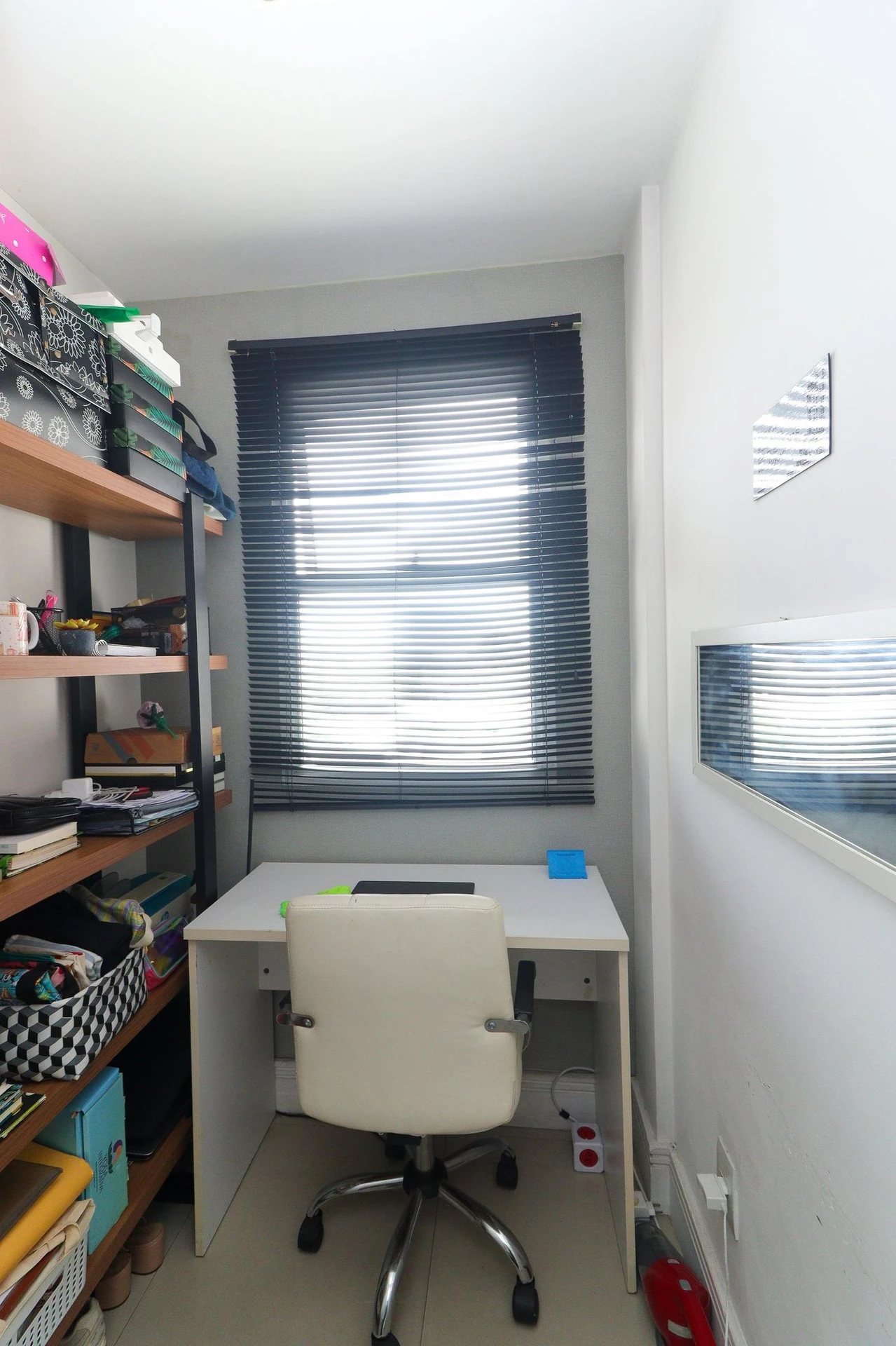 105 m² apartment with a home office and a washing machine — photo 60