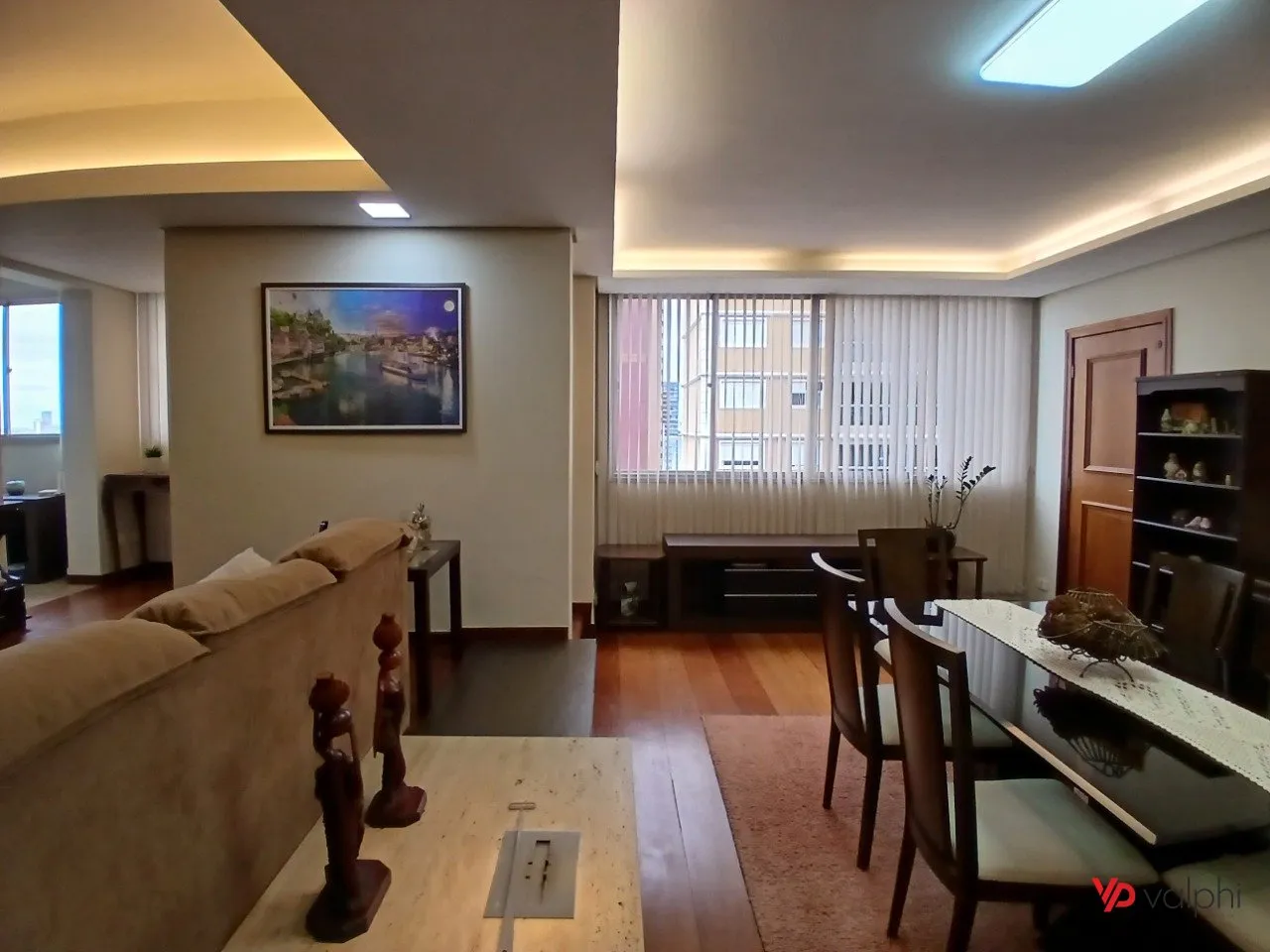 4-bedroom apartment with a walk-in closet in Curitiba — photo 25