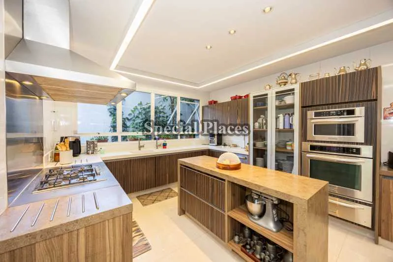 Furnished house with 6 bedrooms and 550 m² — photo 12
