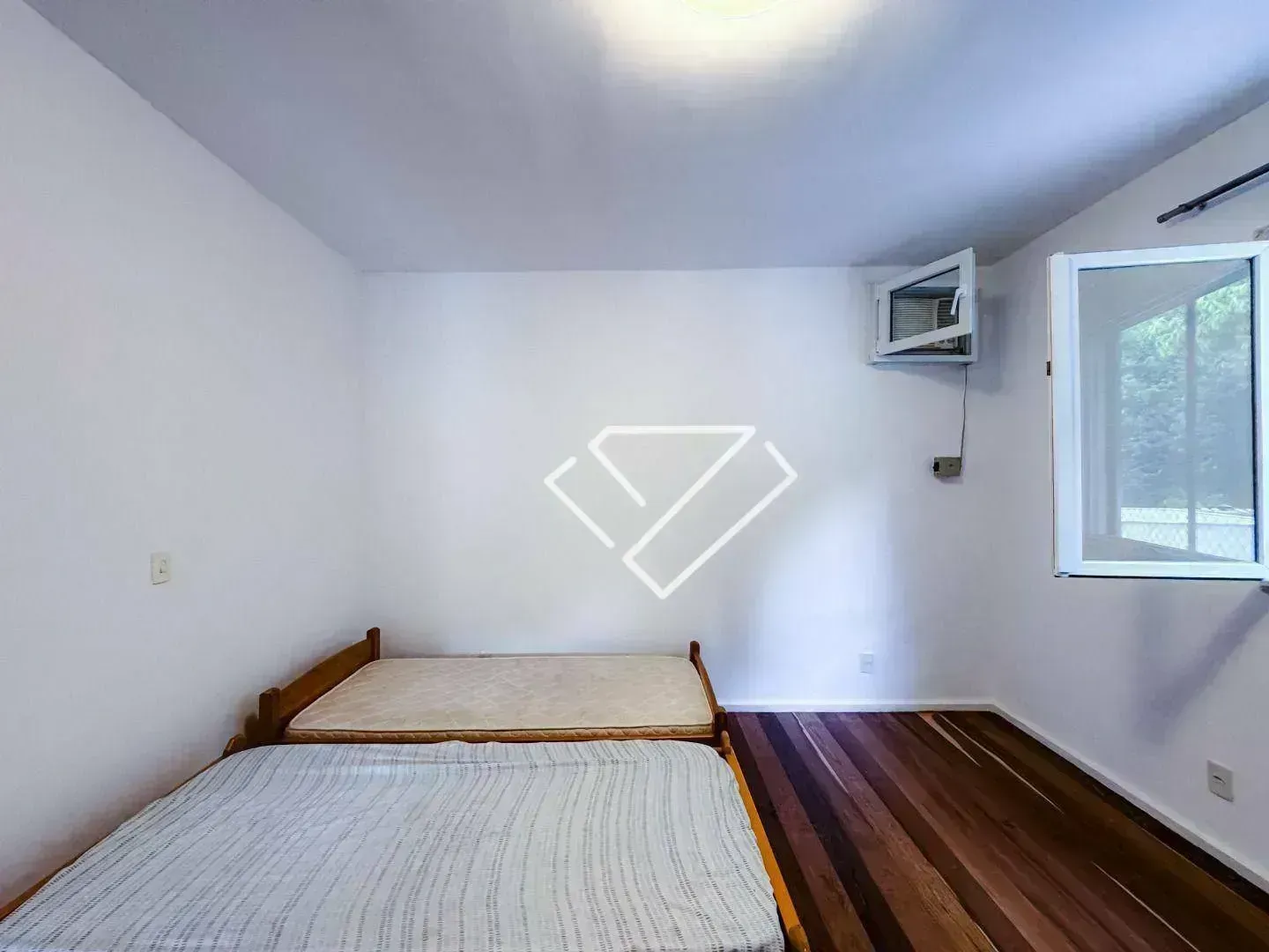 House with 3 bedrooms and 4 bathrooms on 600 m² — photo 32