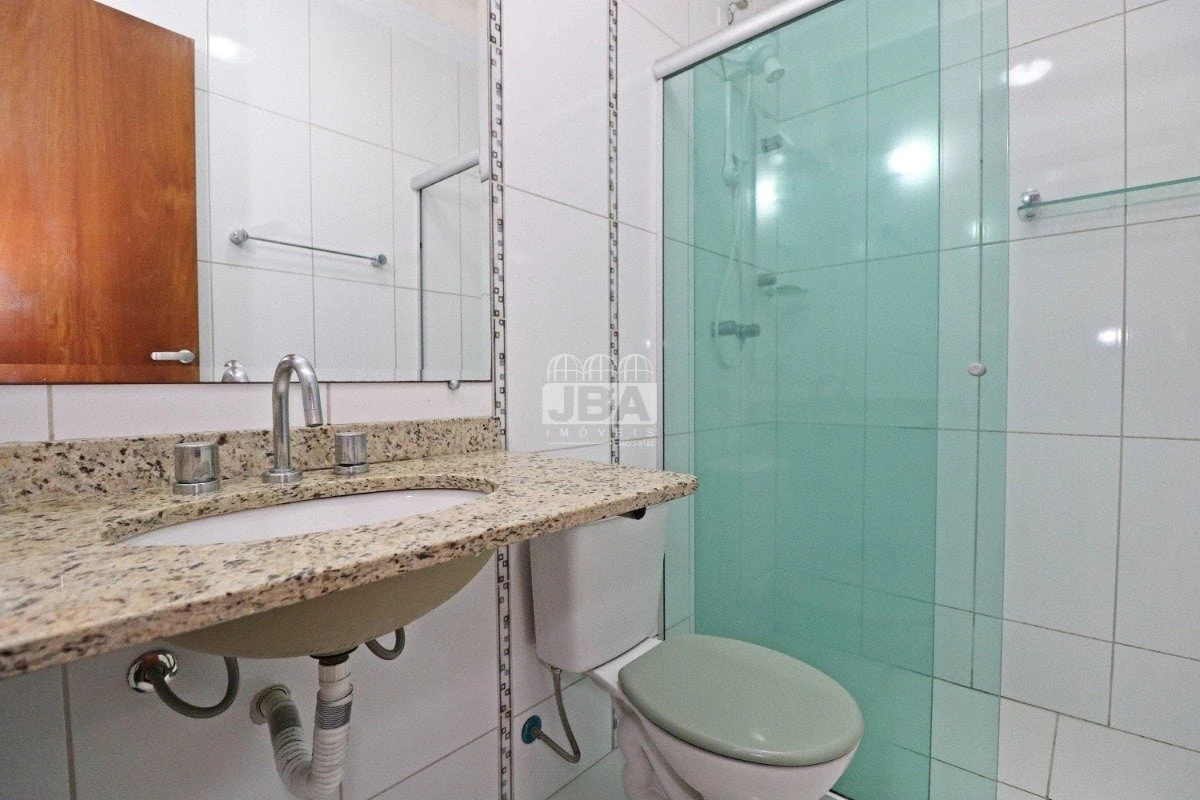 3-bedroom house with a bathtub in Curitiba — photo 14