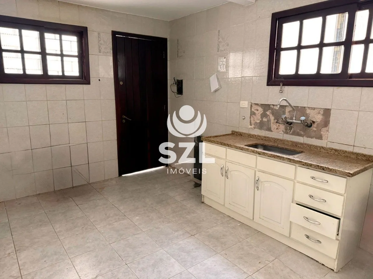 House with 5 bedrooms and 5 parking spaces — photo 2