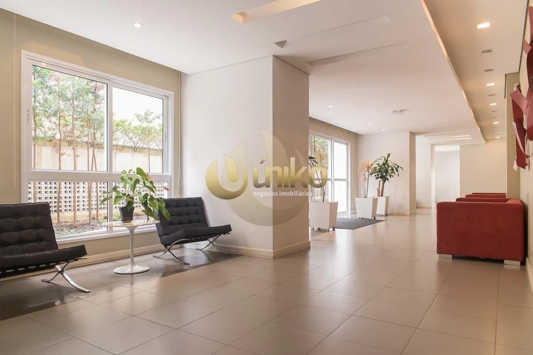 Glass-enclosed balcony in a one-bedroom apartment, 52 m² — photo 4