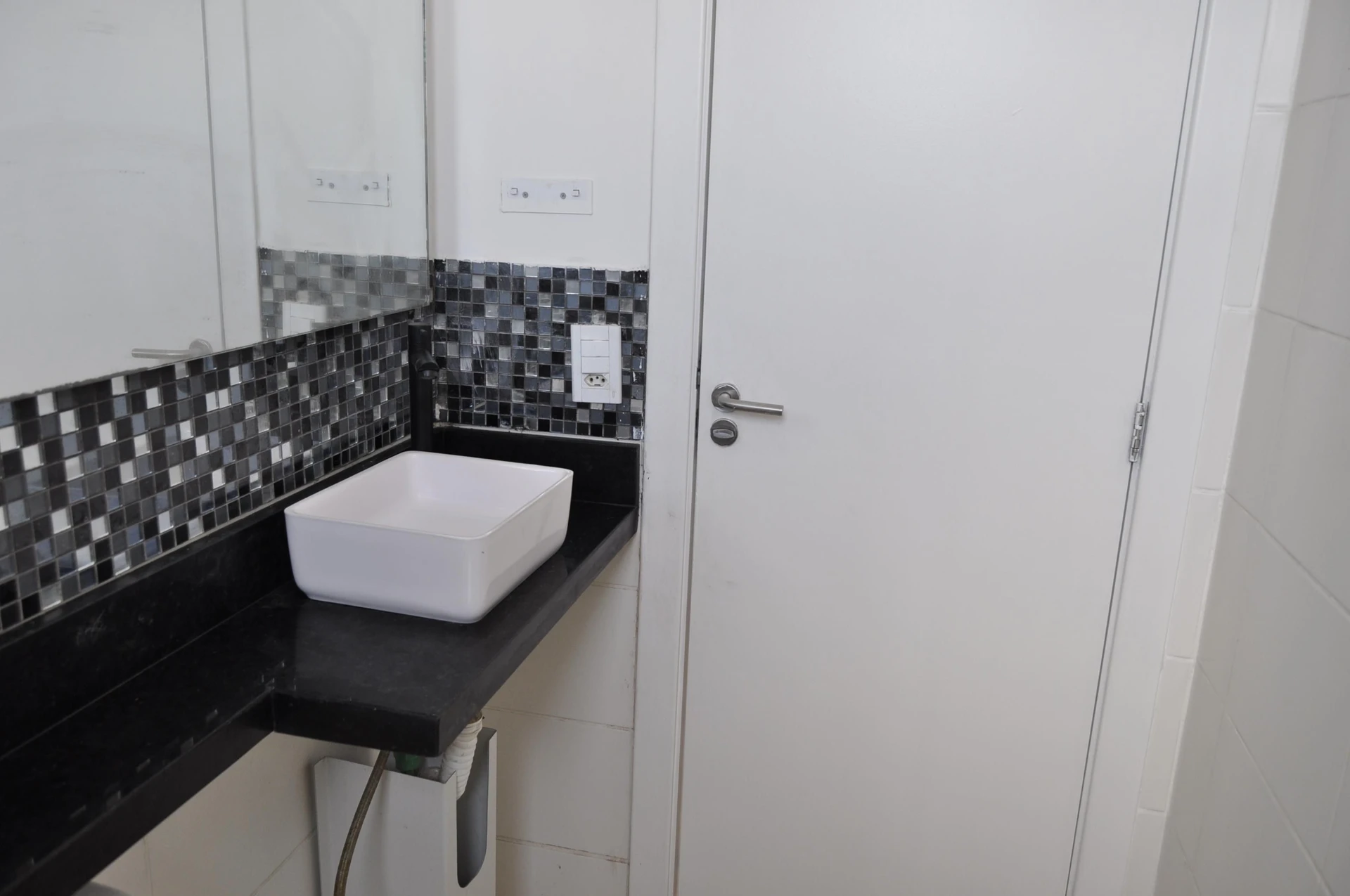 Балкон с грилем и 2 спальни: квартира 47 м² — photo 39