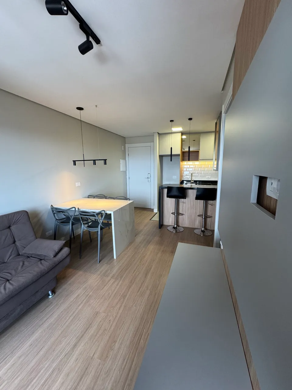 One-bedroom apartment in a building with a gym