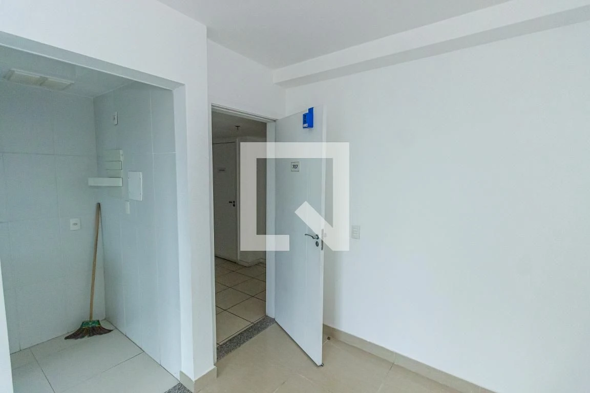 Furnished 2-bedroom apartment with 1 bath and parking — photo 68