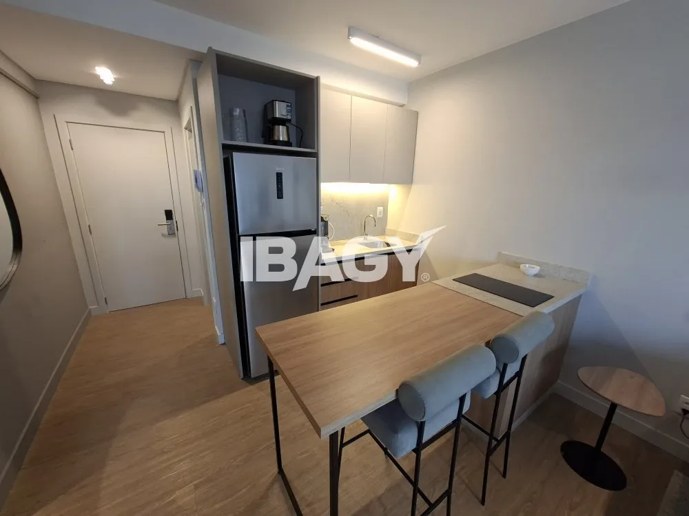 Studio with a glassed-in balcony and open-plan kitchen — photo 76