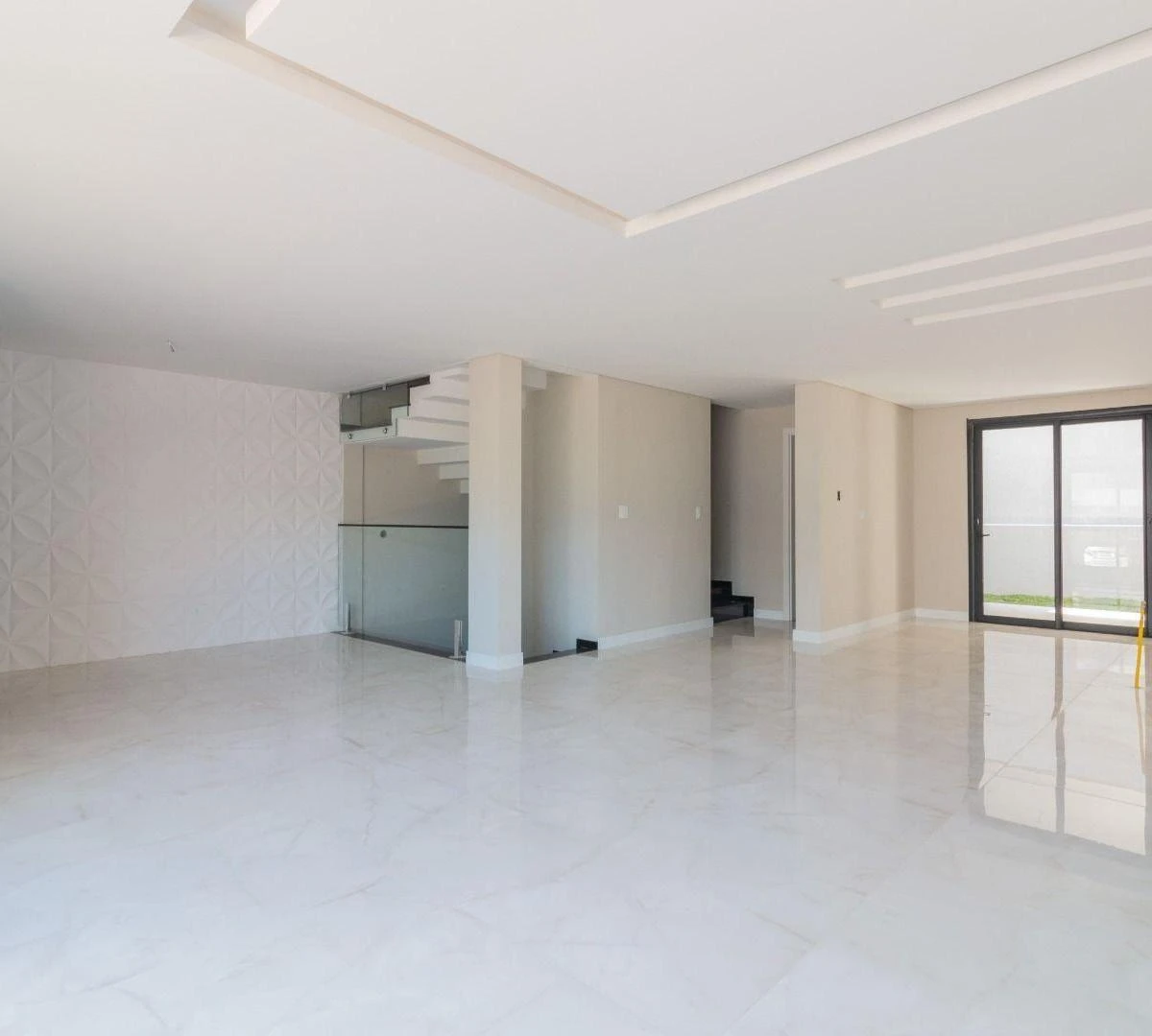 Modern house with 4 en-suite bedrooms and 6 parking spots — photo 28