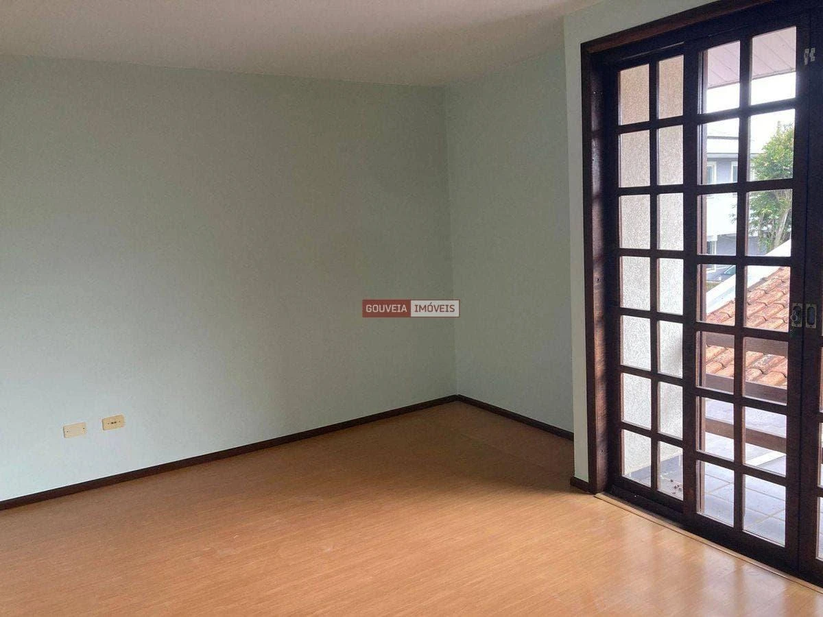 4-bedroom house with a glass-enclosed balcony — photo 33