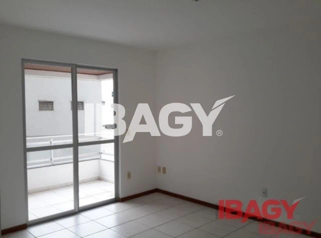 Квартира 70 м² с 2 спальнями и 1 ванной при спальне