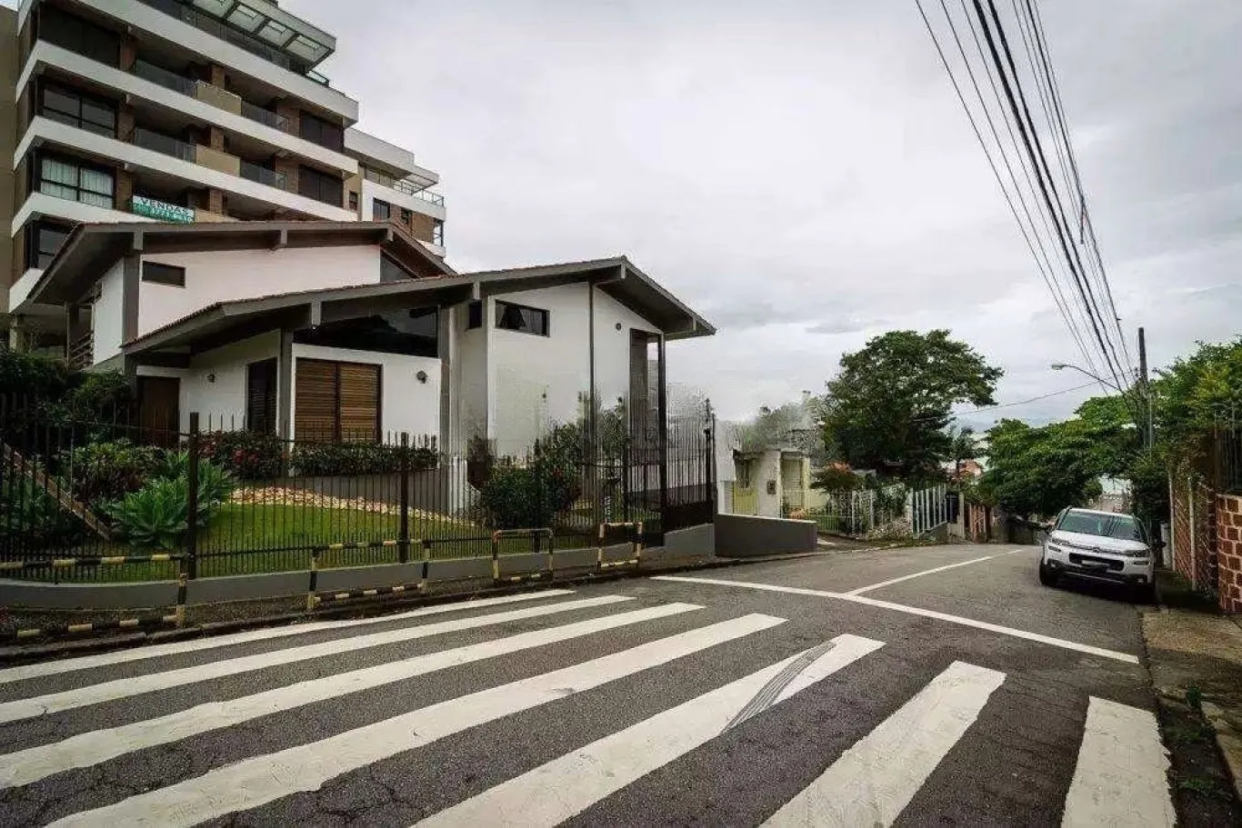 House with 4 bedrooms and a balcony in 516 m² — photo 4