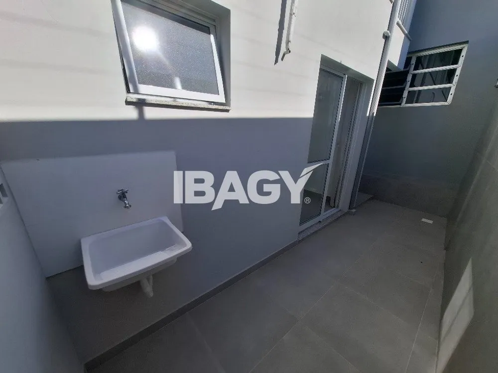 1-bedroom apartment with compact gas kitchenette — photo 10
