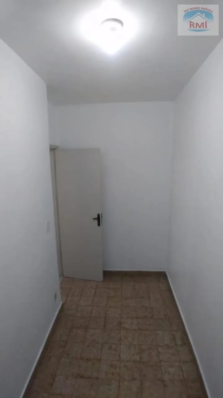 3-bedroom rental apartment with a glass-enclosed shower — photo 16
