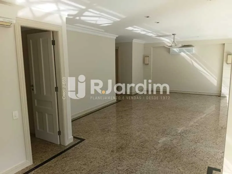 Apartment with 3 bedrooms, 5 bathrooms and 2 parking spots — photo 3