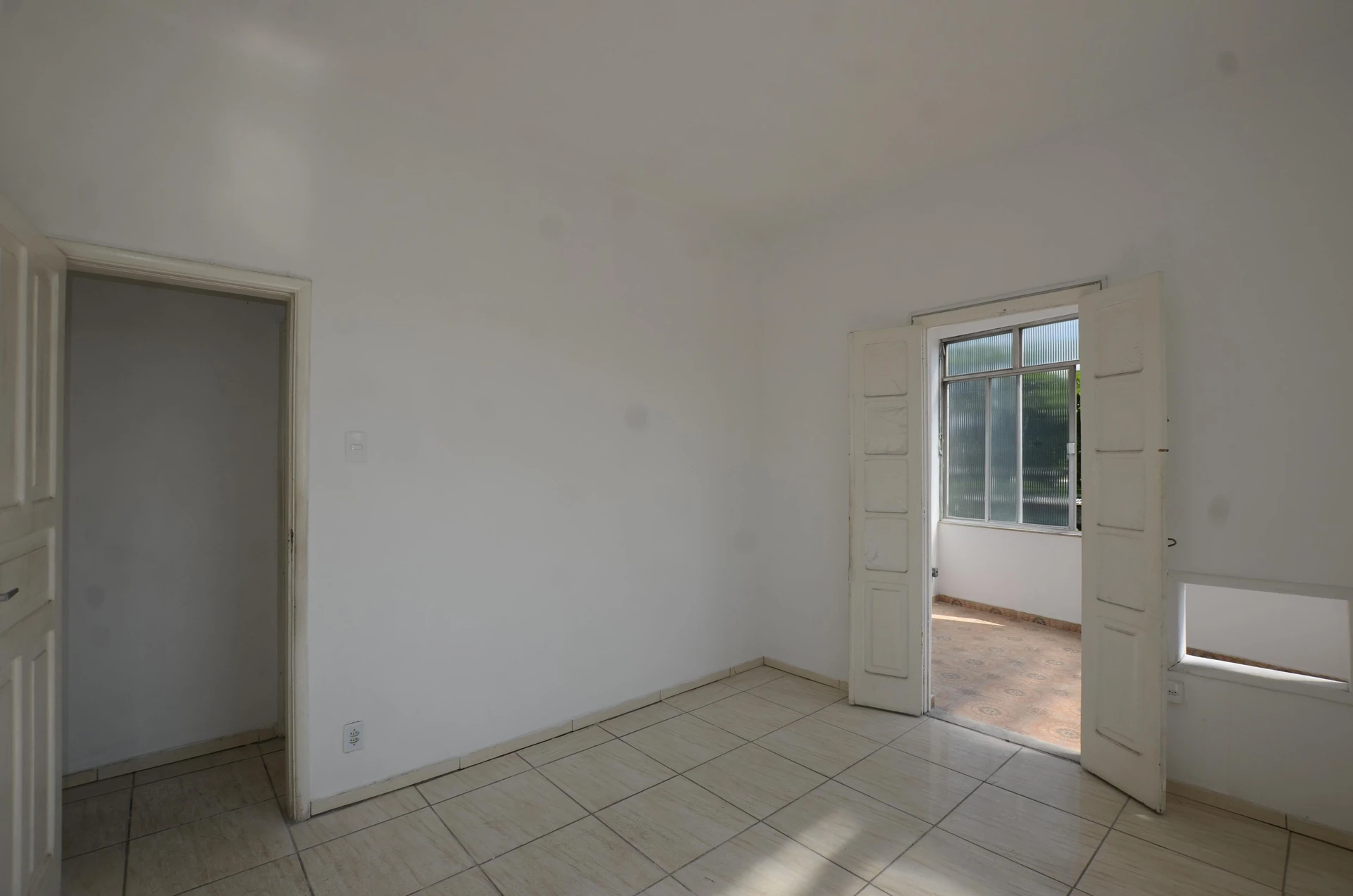 Unfurnished rental apartment with 2 bedrooms — photo 34