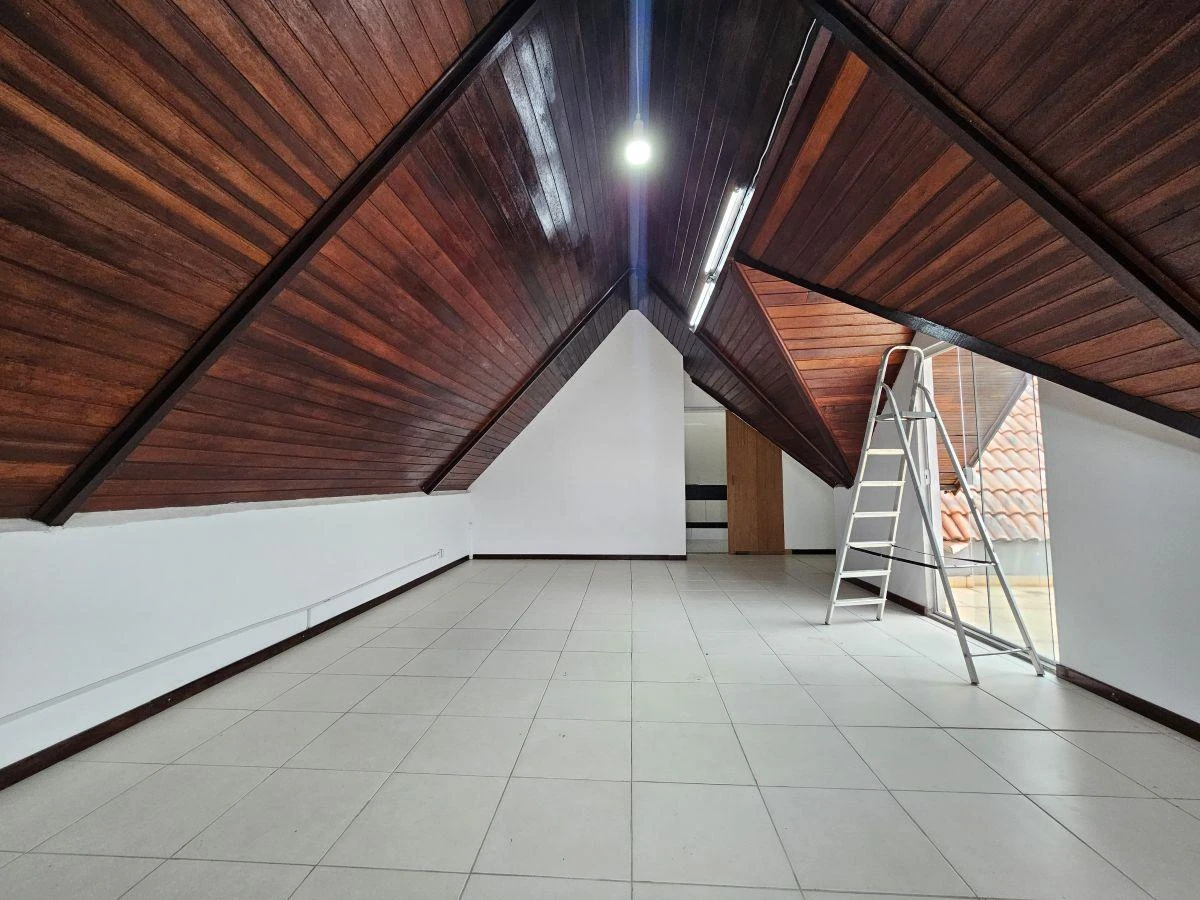 6-bedroom house with a closed-off kitchen — photo 14