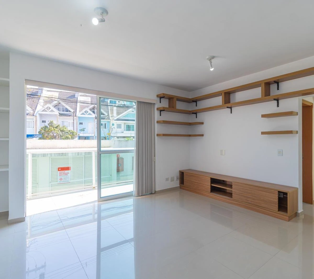 2-bedroom apartment with balcony and open-plan kitchen
