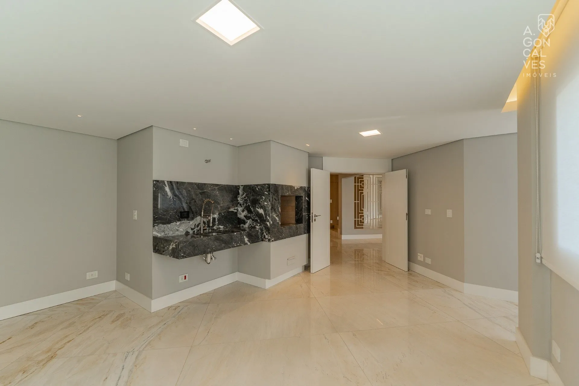 479 m² apartment with 4 bedrooms and 4 parking spaces — photo 14