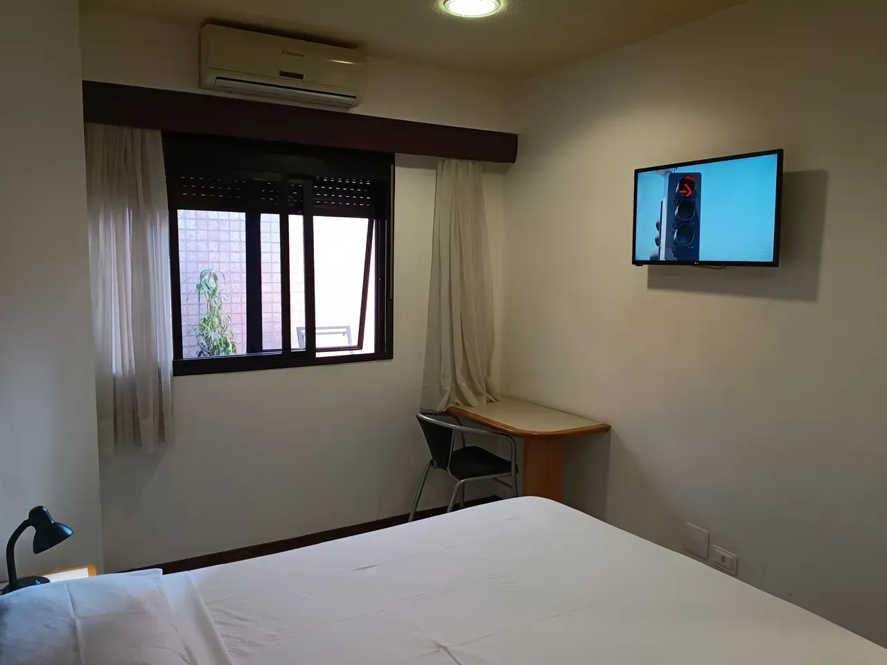 Furnished 1-bedroom apartment with 1 parking spot — photo 19