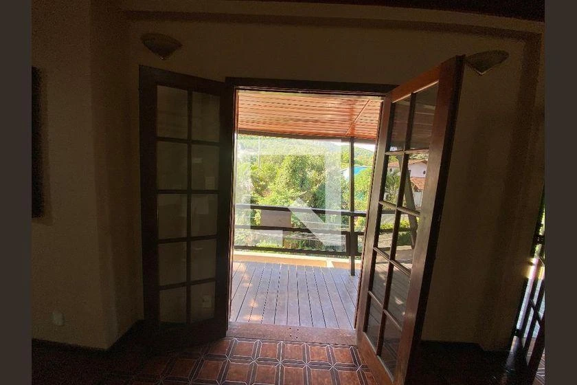 Rental house with 6 bedrooms and 704 m² — photo 38