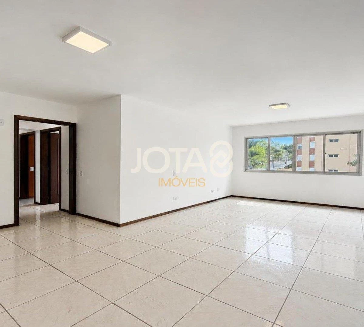 3-bedroom apartment in a building with a gym