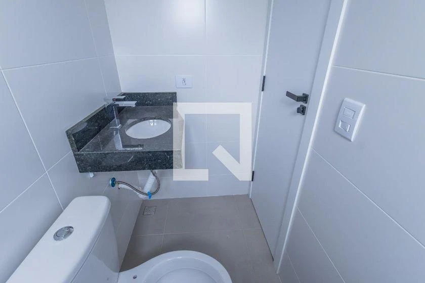 Balcony with a grill in a one-bedroom apartment, 35 m² — photo 19