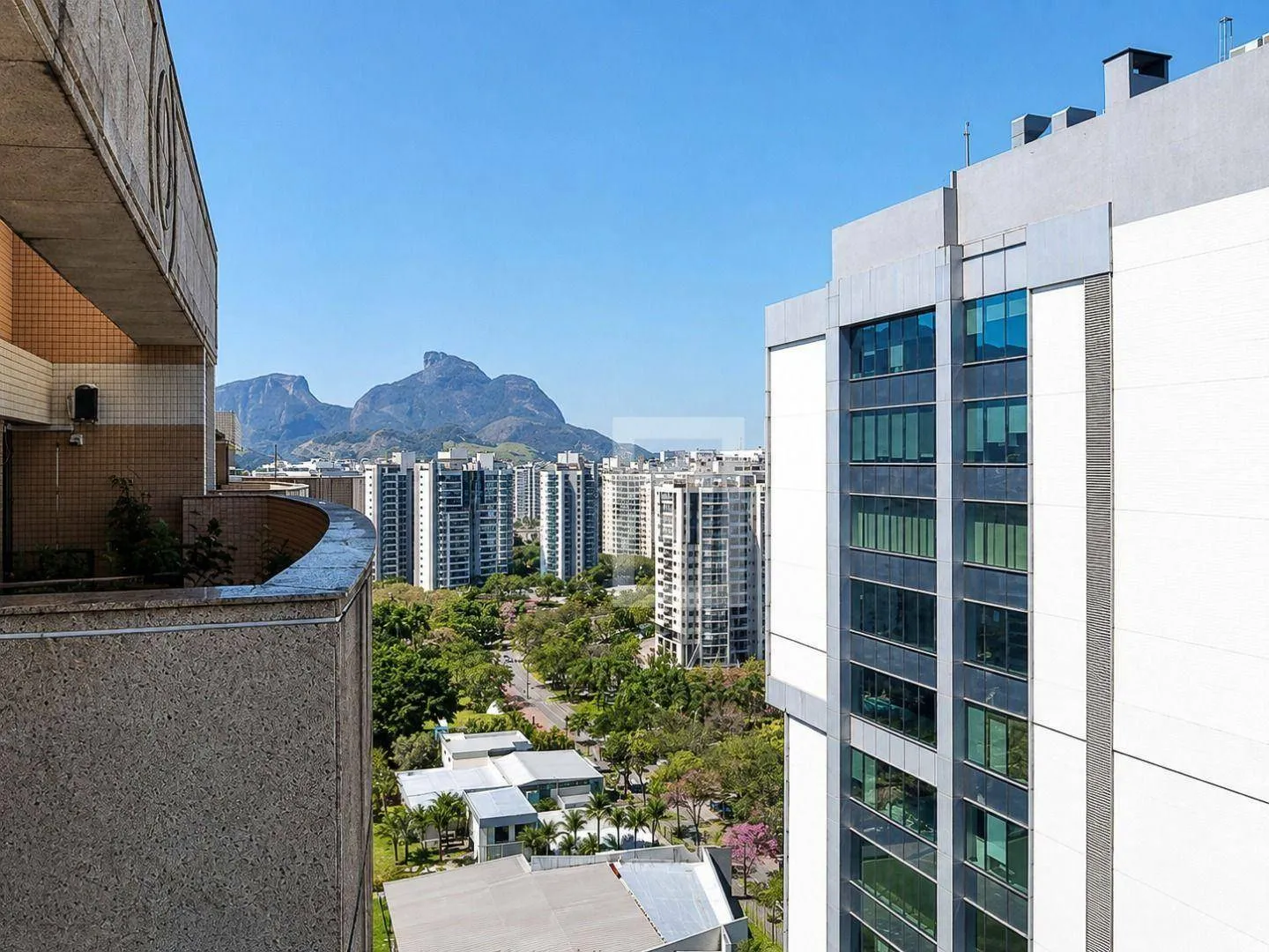 210 m² apartment with 3 bedrooms and glassed balcony — photo 24