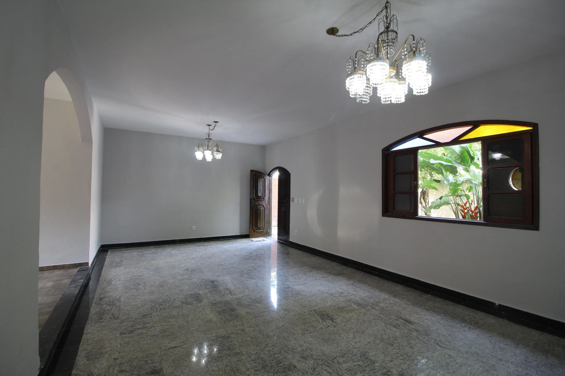 House, 450 m², with a grill on the balcony — photo 4