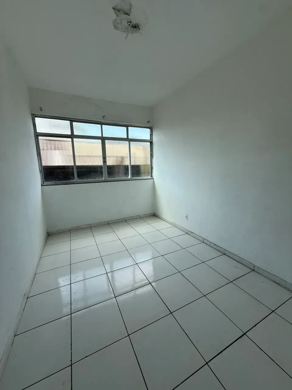 Apartamento com 2 quartos e piso de cerâmica — photo 8