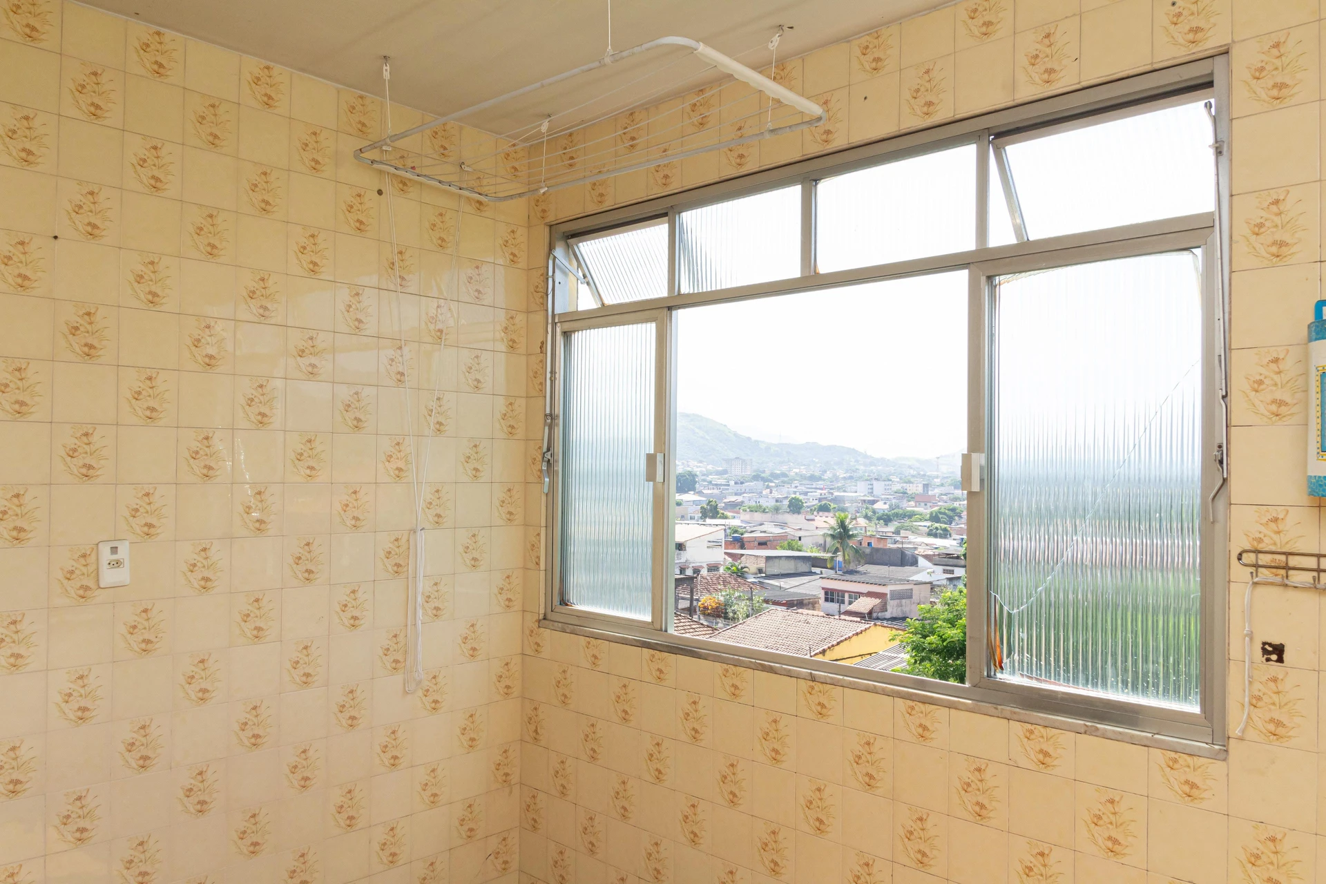 2-bedroom rental apartment with 1 bathroom and parking — photo 3