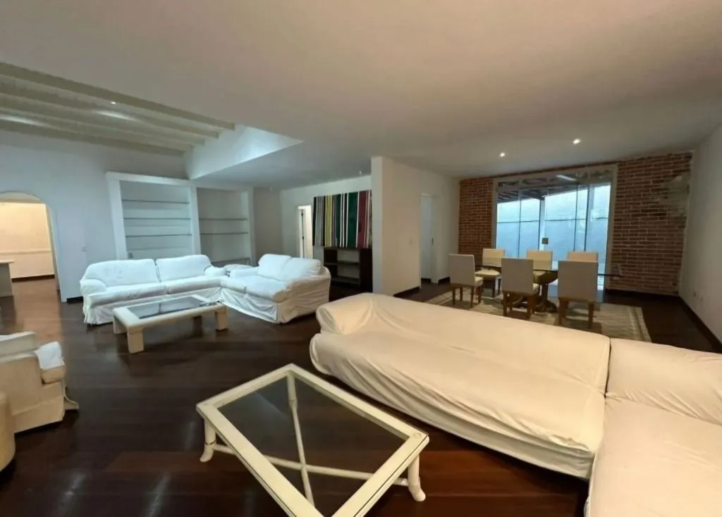 House with 5 bedrooms and 4 bathrooms, 647 m² — photo 7