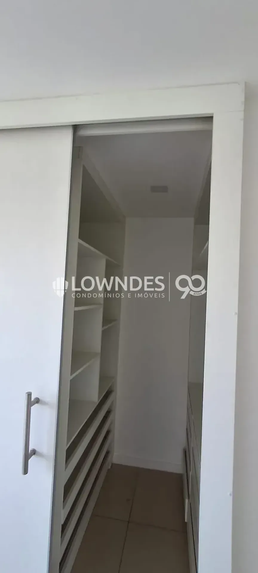 179 m² apartment with 4 en-suite bedrooms and a terrace — photo 35