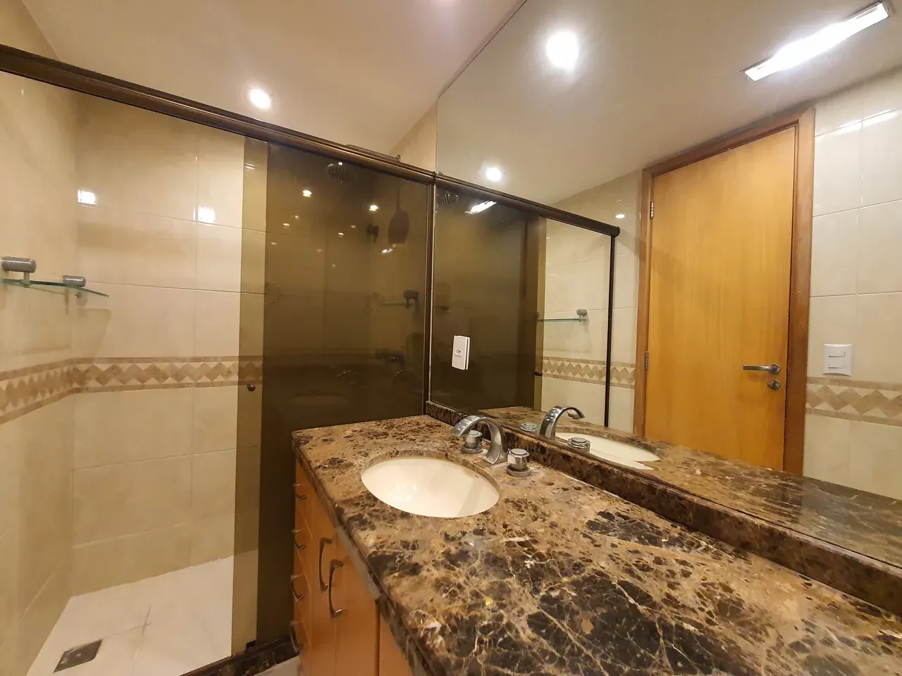 Park view in a 2-bedroom apartment, 90 m² — photo 38