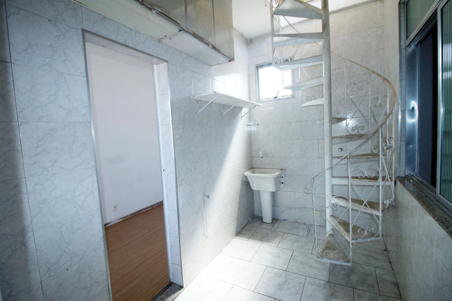 Apartment, 30 m², with wood or laminate floors — photo 25