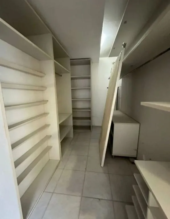 House with 5 bedrooms and 4 bathrooms, 647 m² — photo 14