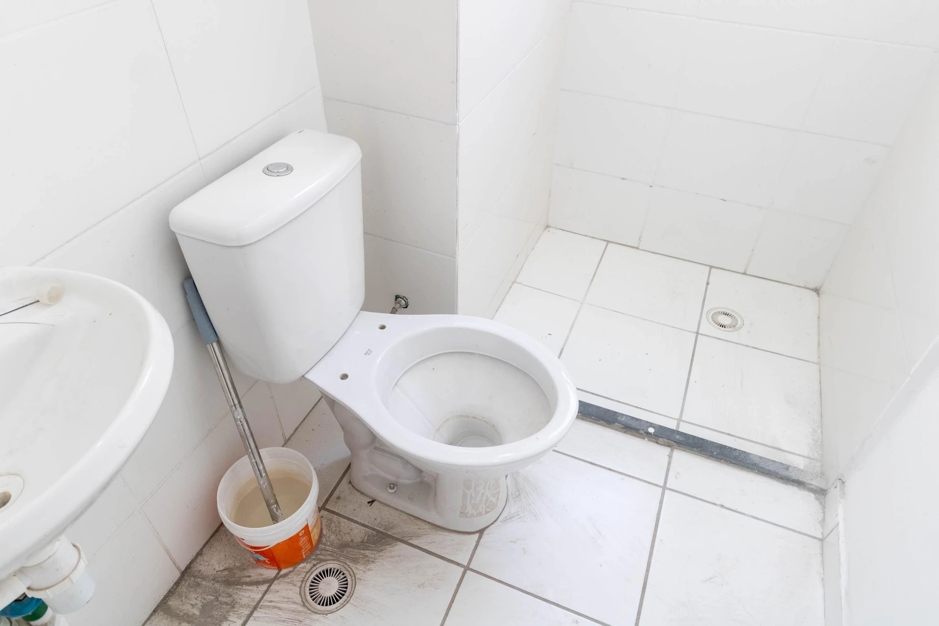 2-bedroom apartment with 1 bathroom and no parking — photo 23