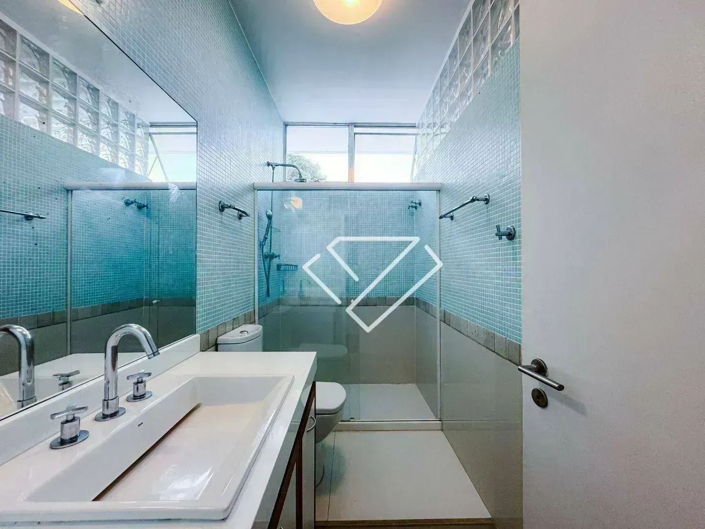 House with 3 bedrooms and 4 bathrooms on 600 m² — photo 30