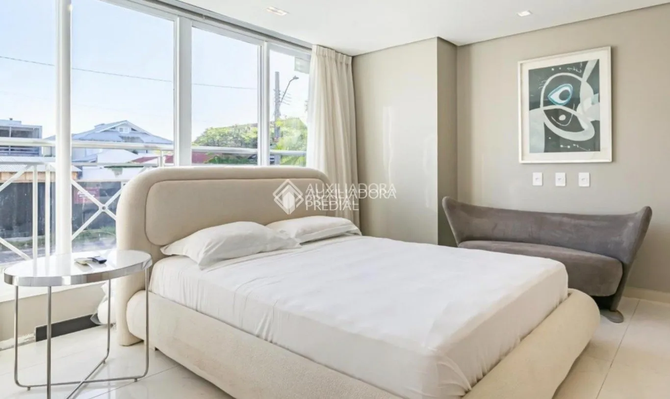 Furnished house with 6 en-suite bedrooms and 7 baths — photo 19