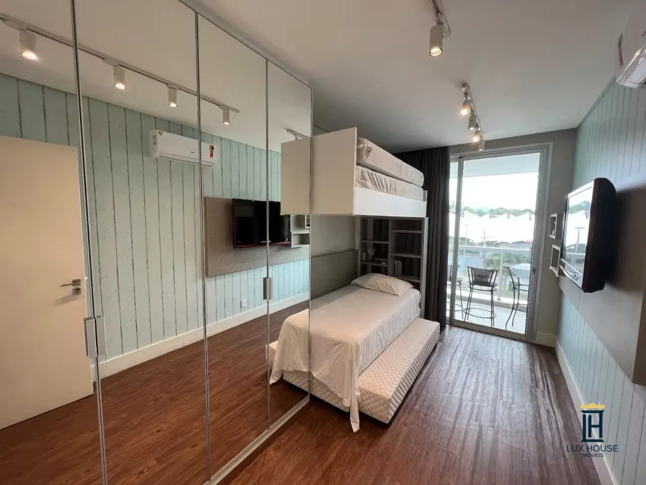 Furnished 2-bedroom apartment with suite and 2 parking — photo 4