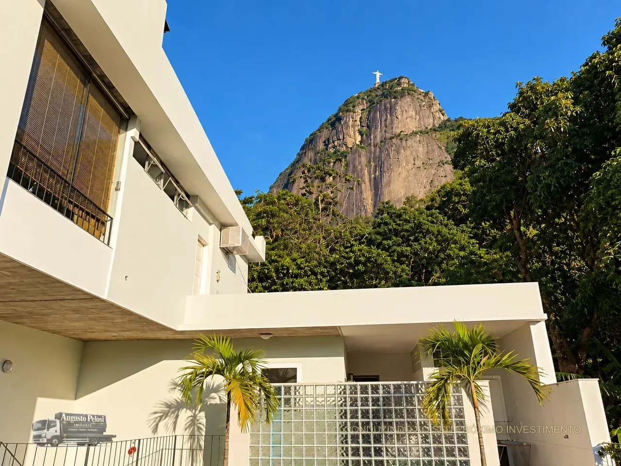 550 m² house with a grill on the balcony and a water view — photo 14