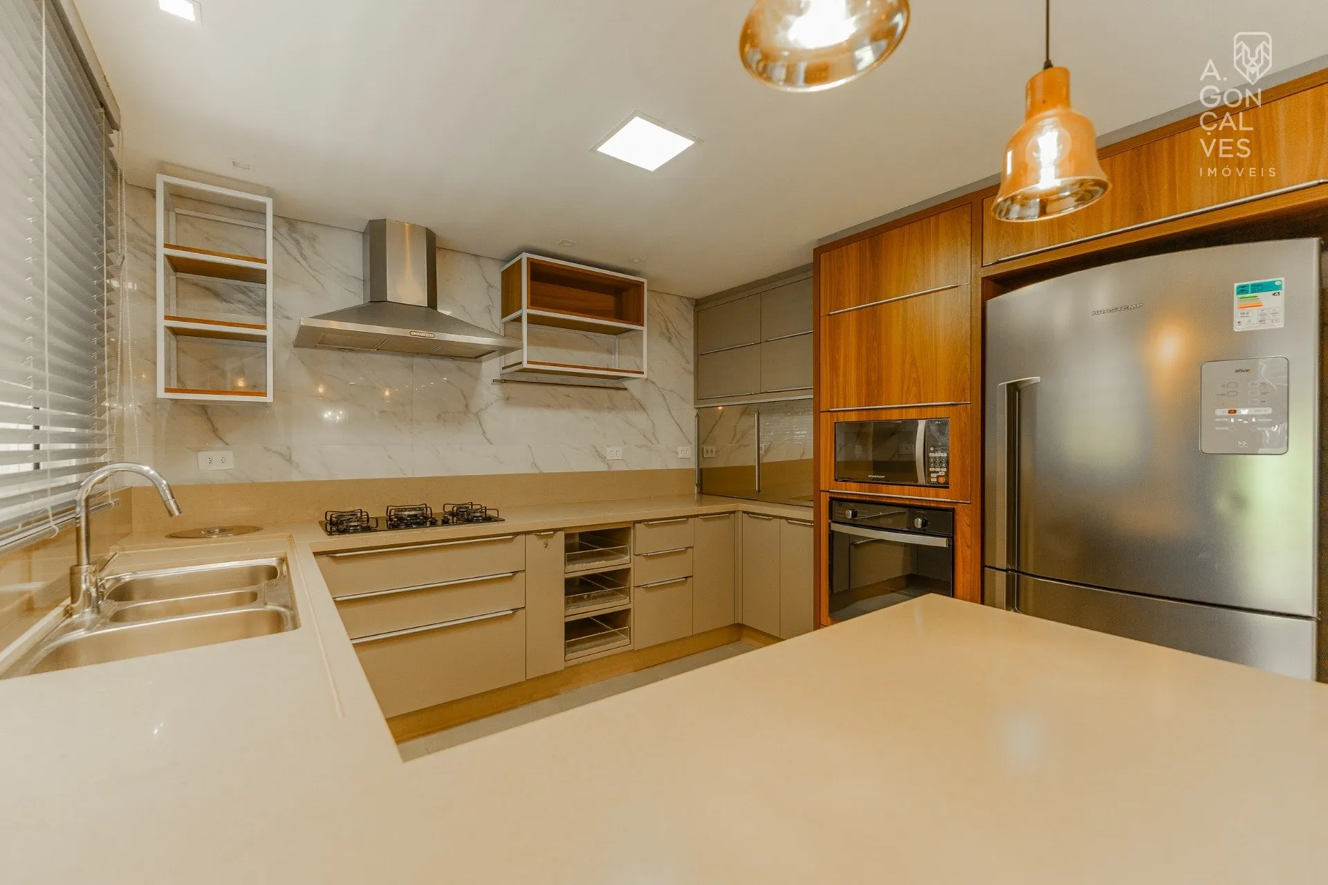 House with 4 bedrooms and 5 bathrooms, 5 parking spots — photo 18