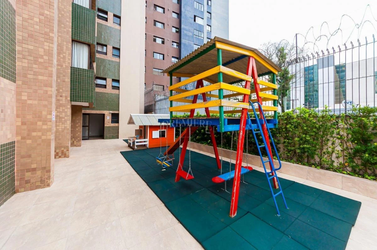 3-bedroom apartment with a bathtub in Curitiba — photo 8