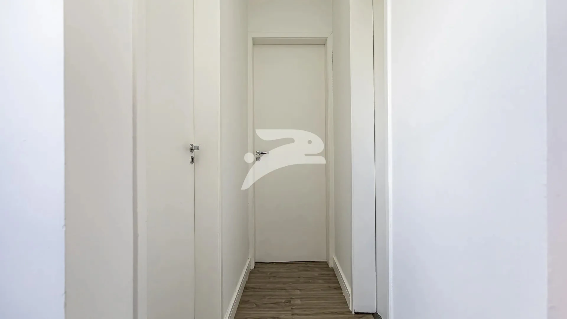 2-bedroom apartment with a washing machine in Curitiba — photo 17