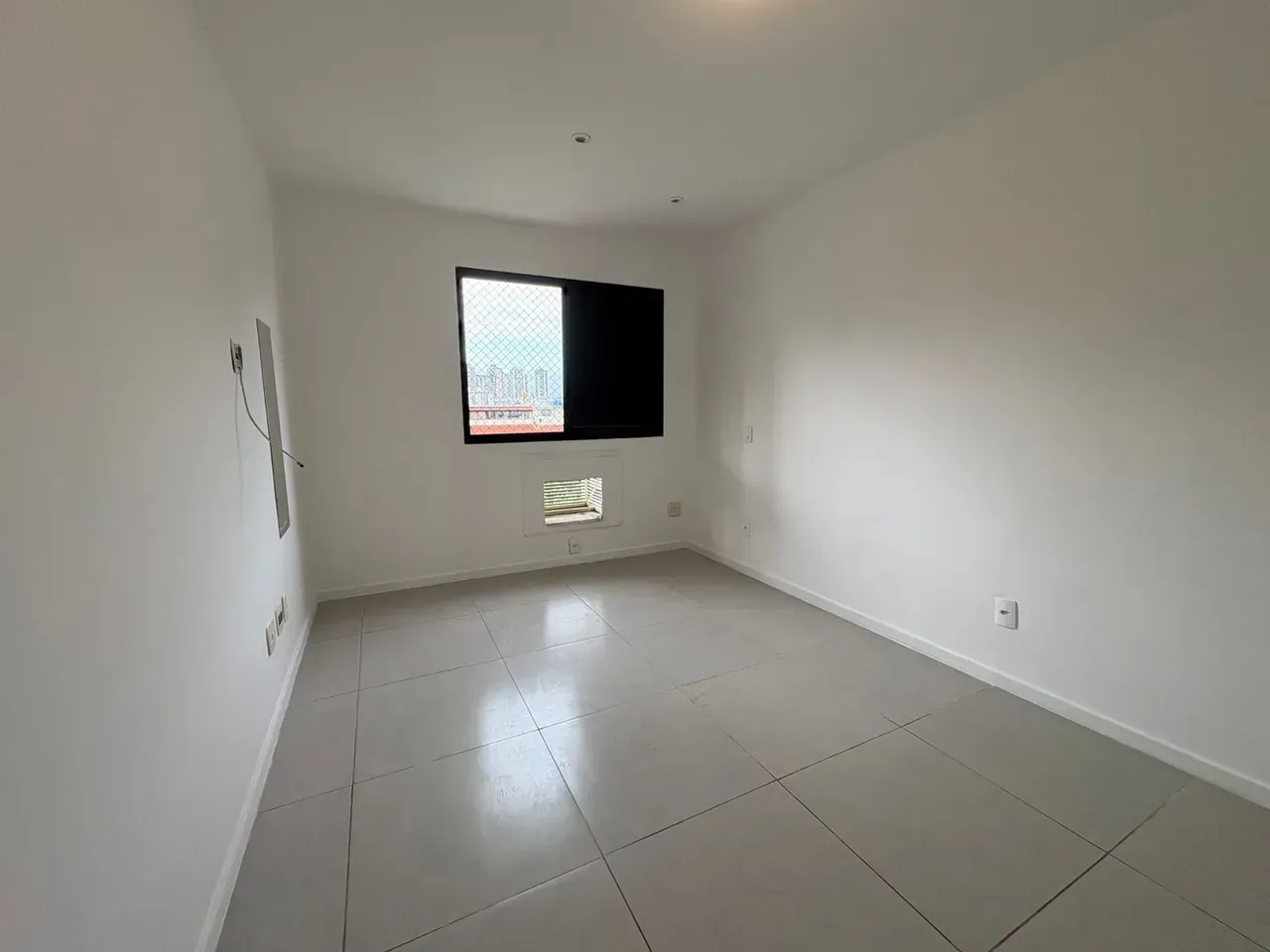 2-bedroom apartment with 3 bathrooms and a pool in the building — photo 7