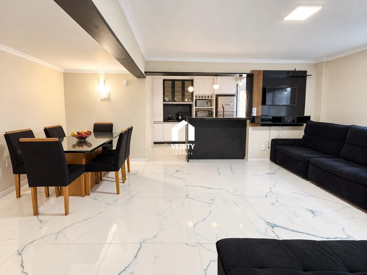2-bedroom apartment with a home office in Florianópolis