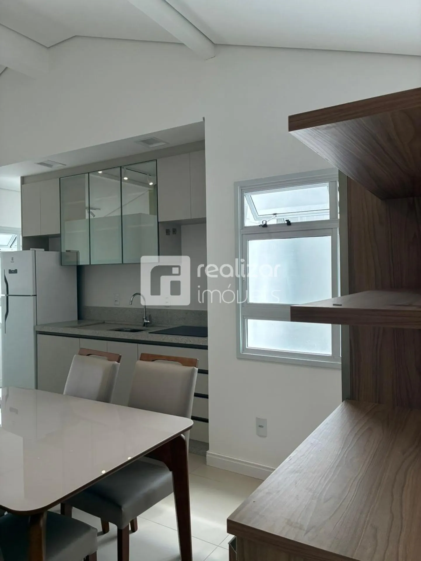 2-bedroom apartment with open-plan kitchen
