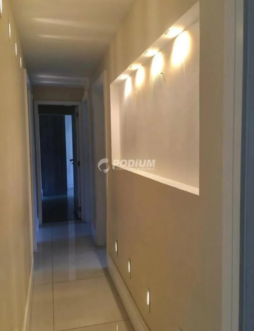 4-bedroom apartment in a building with a gym — photo 17