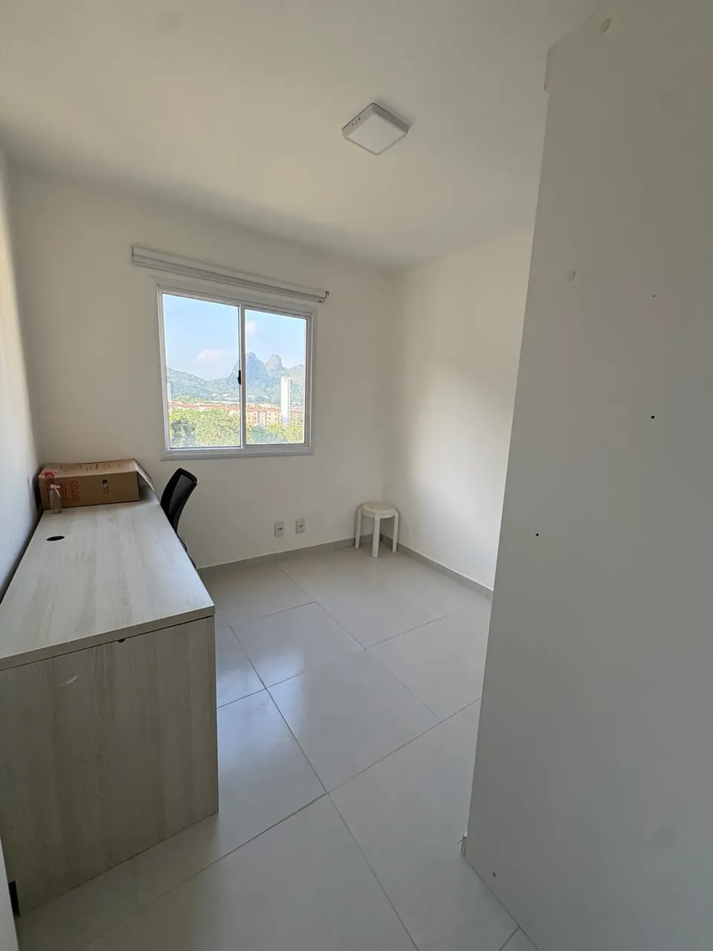 Apartment on the 12th floor with a mountain view — photo 9